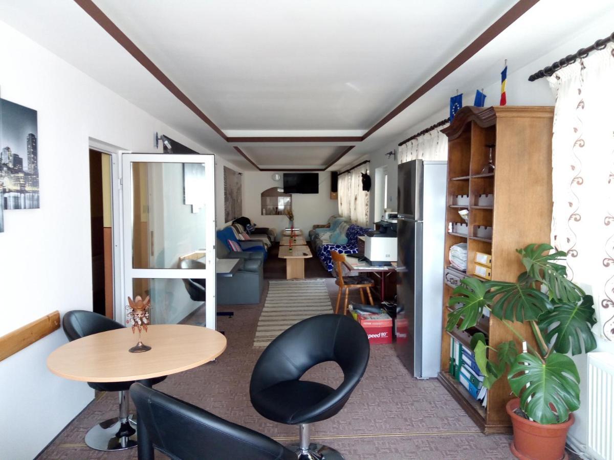 Pensiunea Serbeca Brosteni Exterior foto